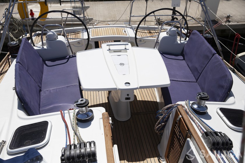 Oceanis 40 - Yacht Charter Sailica