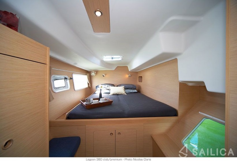 Lagoon 380 - Yacht Charter Sailica