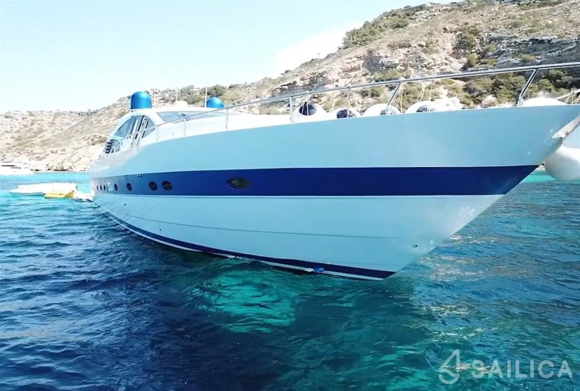 Pershing 76 - Yacht Charter Sailica