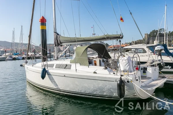 Hanse 315 - Yacht Charter Sailica