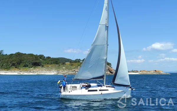 Hanse 315 - Yacht Charter Sailica