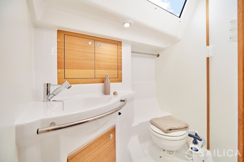 Elan 40 - Yacht Charter Sailica