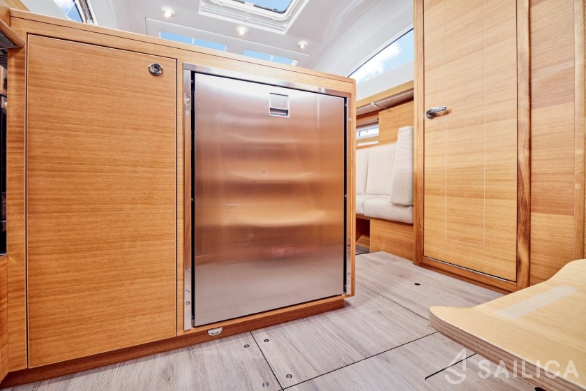 Elan 40 - Yacht Charter Sailica