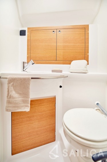 Elan 40 - Yacht Charter Sailica