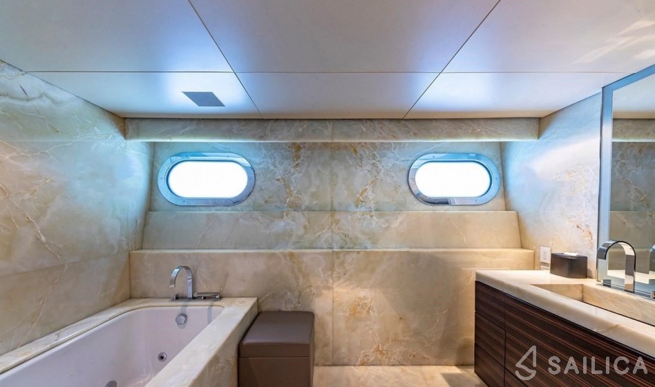 Christensen 160 - Yacht Charter Sailica