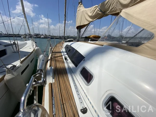 Oceanis 46 - Yacht Charter Sailica