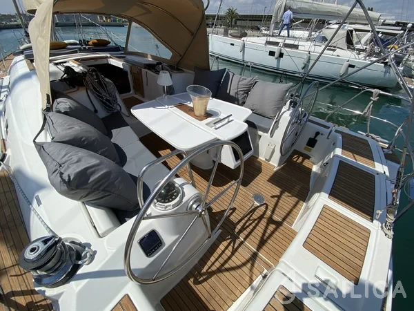 Oceanis 46 - Yacht Charter Sailica