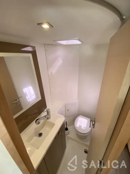 Lucia 40 - Yacht Charter Sailica