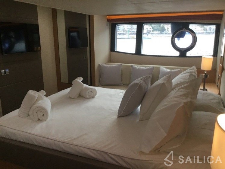 Sunseeker 53 - Yacht Charter Sailica