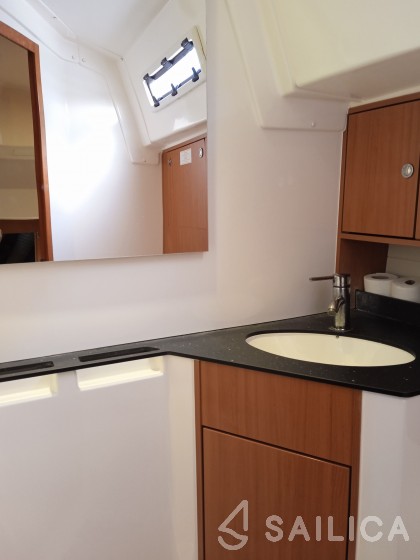 Oceanis 46 - Yacht Charter Sailica
