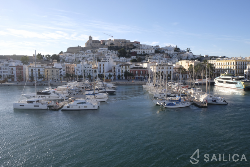 Admiral 55 - Yacht Charter Sailica