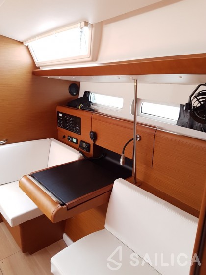 Sun Odyssey 419 - Yacht Charter Sailica