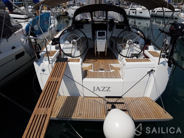 Sun Odyssey 419 - Yacht Charter Sailica