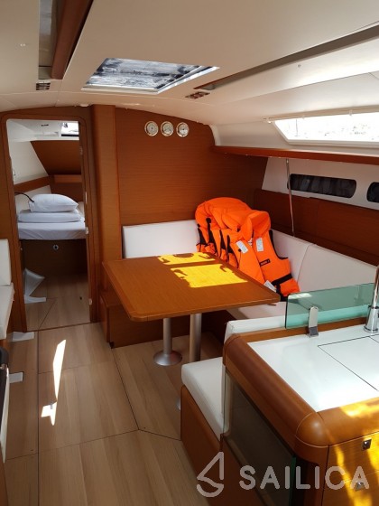 Sun Odyssey 419 - Yacht Charter Sailica