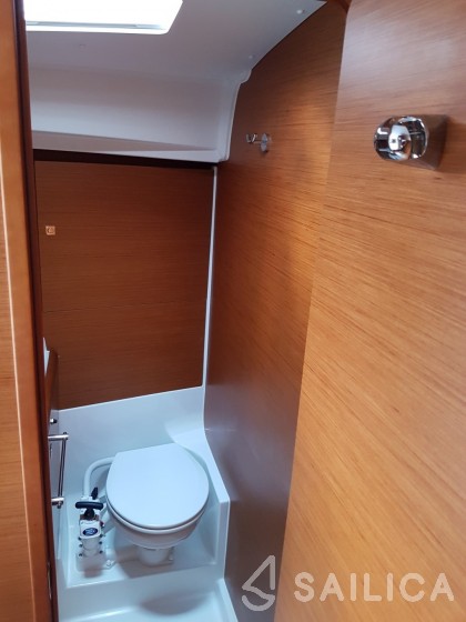 Sun Odyssey 419 - Yacht Charter Sailica