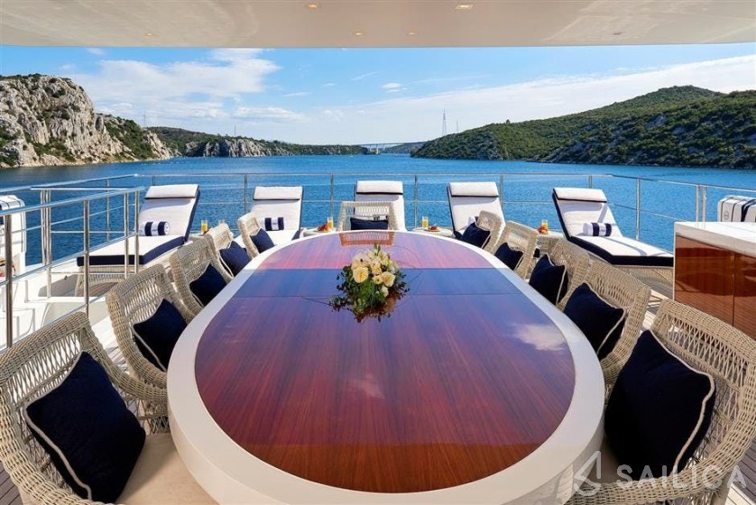 Sanlorenzo 150 - Yacht Charter Sailica