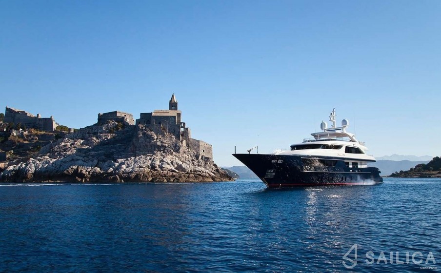 Sanlorenzo 150 - Yacht Charter Sailica