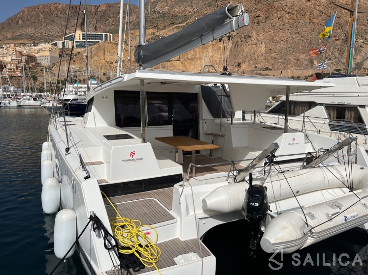 Isla 40 - Yacht Charter Sailica