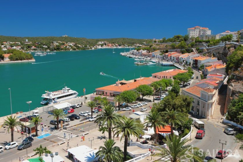 Capeador Saura 43 - Yacht Charter Sailica