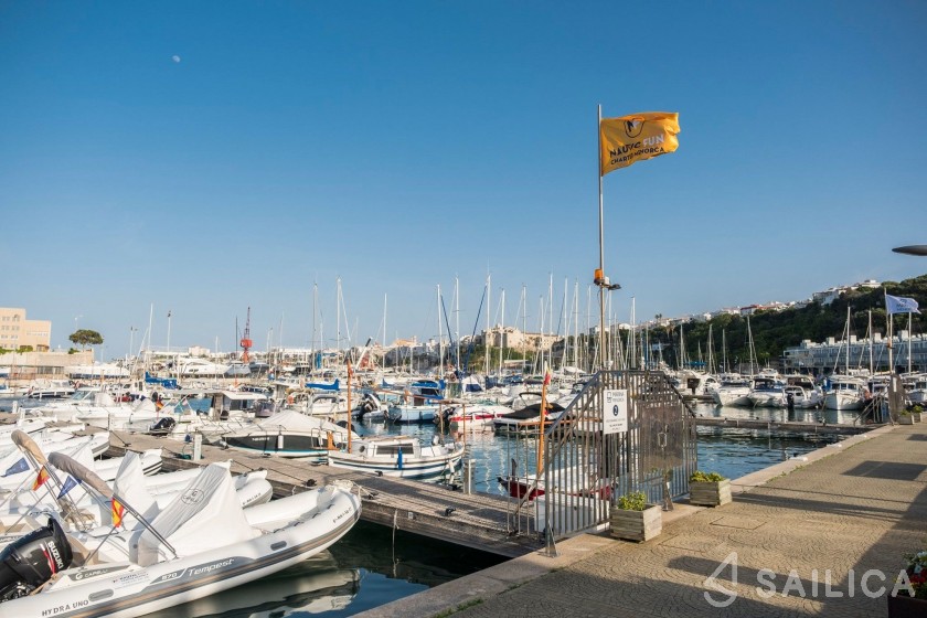 Capeador Saura 43 - Yacht Charter Sailica