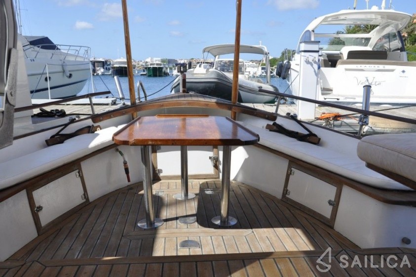 Capeador Saura 43 - Yacht Charter Sailica