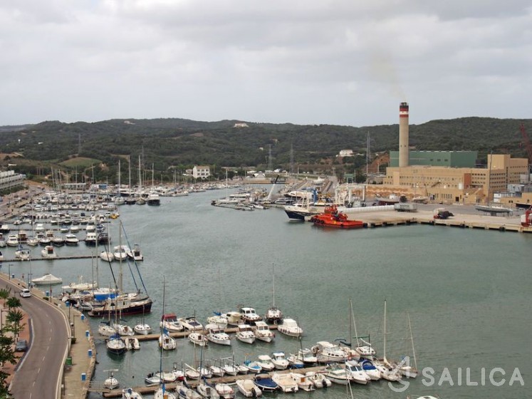 Capeador Saura 43 - Yacht Charter Sailica