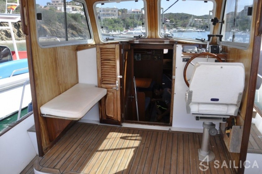 Capeador Saura 43 - Yacht Charter Sailica