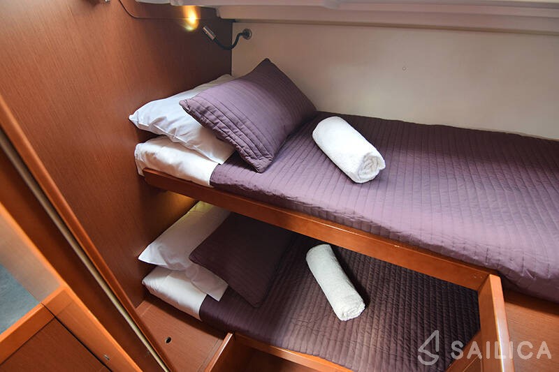 Oceanis 48 - Yacht Charter Sailica