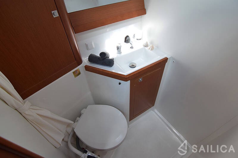 Oceanis 48 - Yacht Charter Sailica