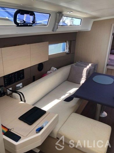 Oceanis 38 - Yacht Charter Sailica