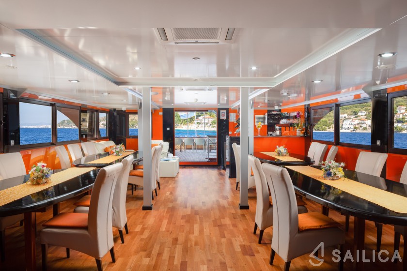 Motoryacht - Yacht Charter Sailica
