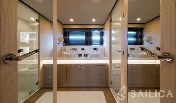 Vanquish 82 - Yacht Charter Sailica