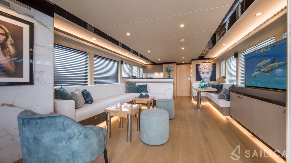 Vanquish 82 - Yacht Charter Sailica