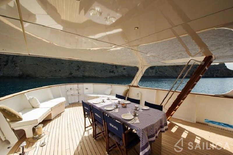 Navetta 31 - Yacht Charter Sailica