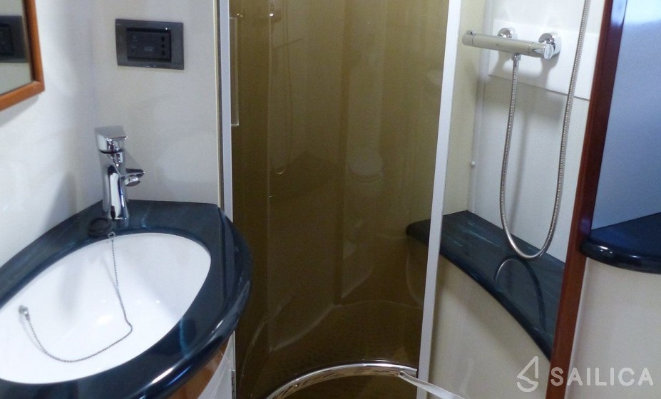 Camargue 50 - Yacht Charter Sailica