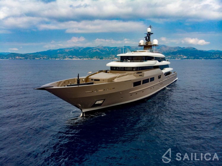 Tankoa S701 - Yacht Charter Sailica