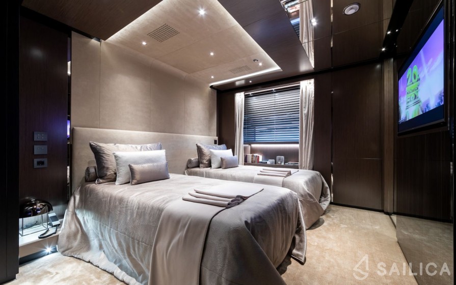 Tankoa S701 - Yacht Charter Sailica
