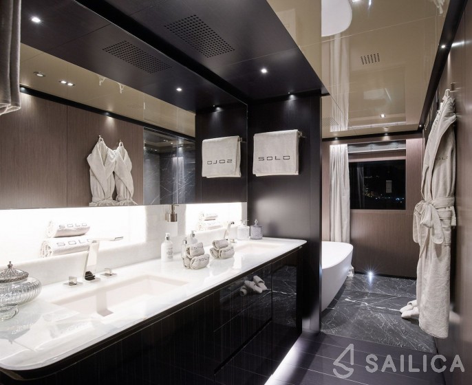 Tankoa S701 - Yacht Charter Sailica
