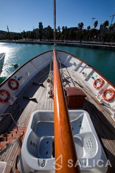 Yarrow & Co. Glasgow 35 - Yacht Charter Sailica