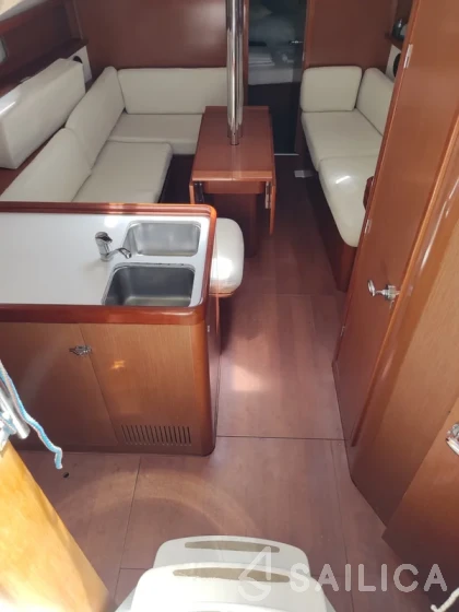Oceanis 34 - Yacht Charter Sailica