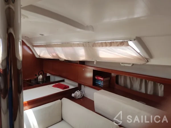 Oceanis 34 - Yacht Charter Sailica