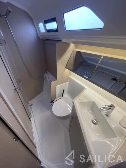 Oceanis 40.1 - Yacht Charter Sailica