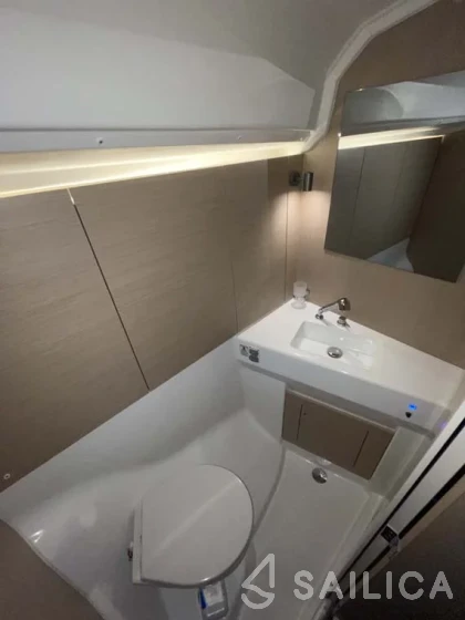 Oceanis 40.1 - Yacht Charter Sailica