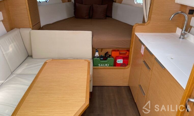 Bavaria S33 HT - Yacht Charter Sailica