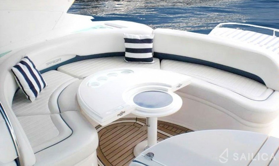 Fairline 43 - Yacht Charter Sailica