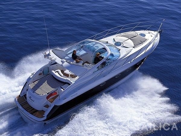 Fairline 43 - Yacht Charter Sailica