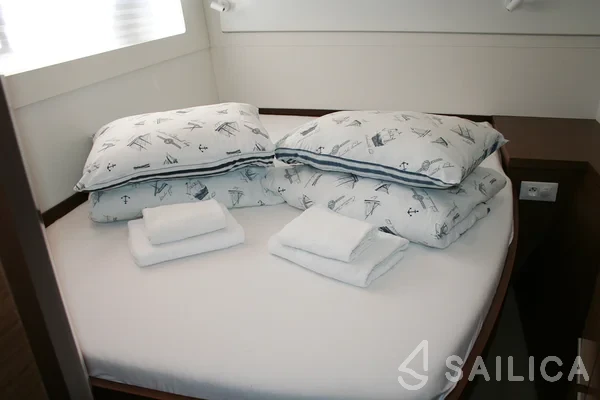 Lagoon 40 - Yacht Charter Sailica
