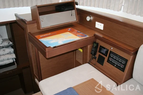 Lagoon 40 - Yacht Charter Sailica