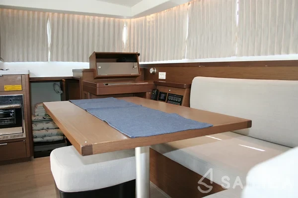 Lagoon 40 - Yacht Charter Sailica
