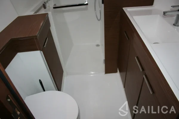 Lagoon 40 - Yacht Charter Sailica